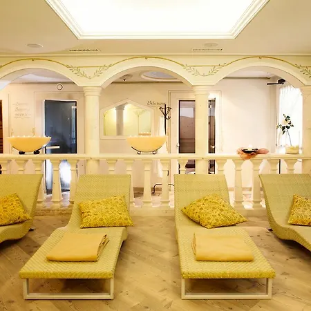 Domina Parco Dello Stelvio فندق كوغولو